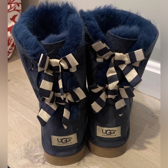 Shoes - UGG Bailey bow boots size 7